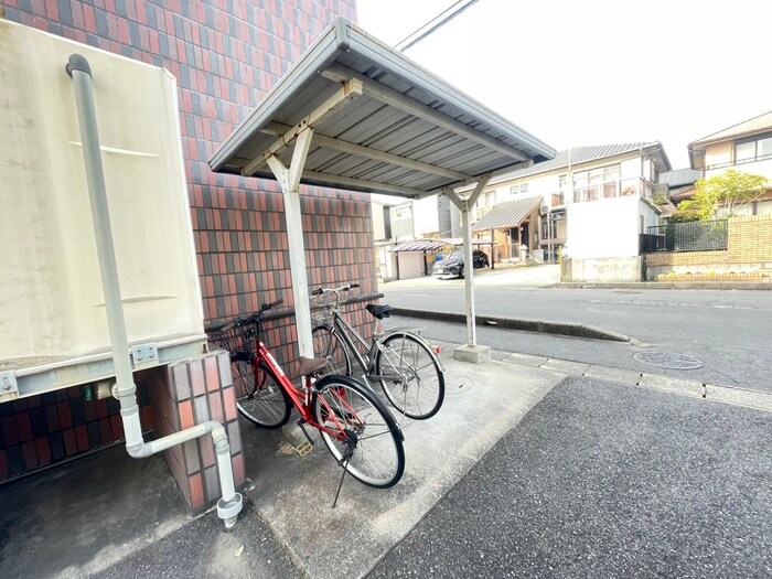 物件外観写真4　(駐輪場)