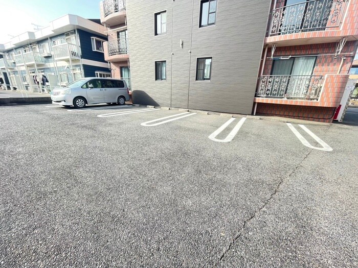 物件外観写真5　(駐車場)