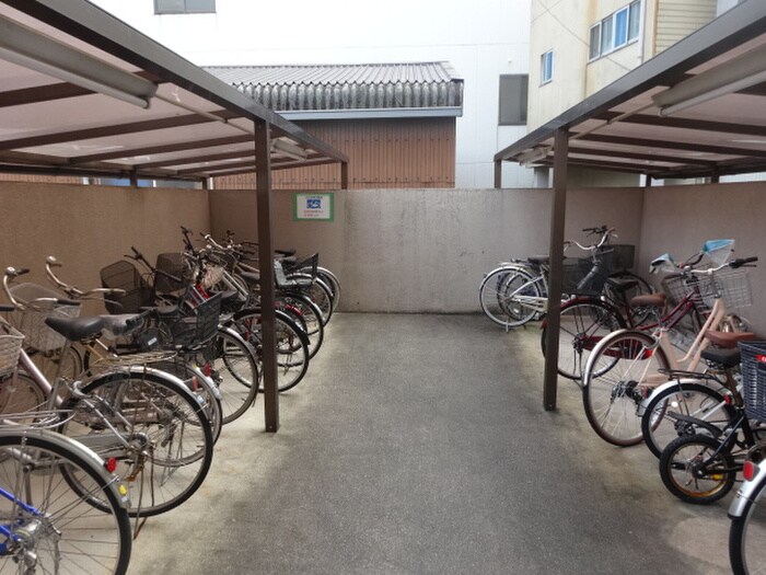物件外観写真3　(駐輪場)