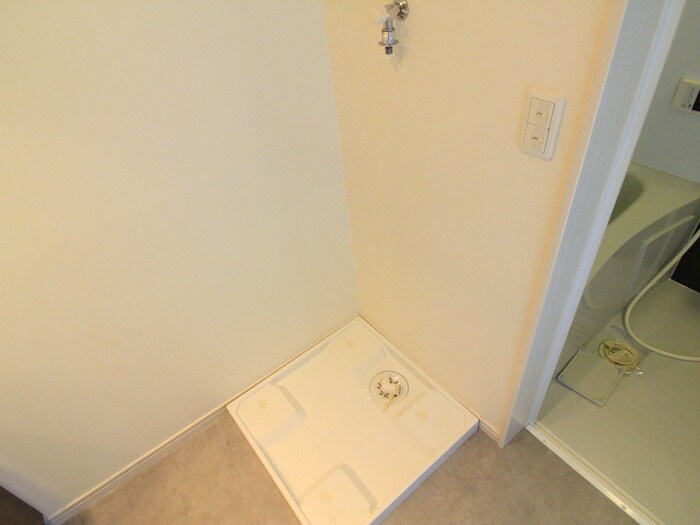 物件内観写真14　(洗濯機置場)