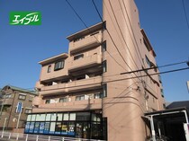 ﾄﾞミールイーストの外観写真