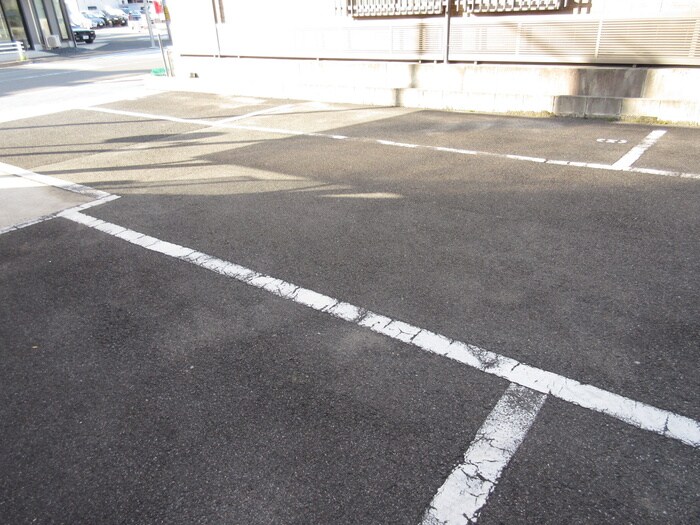 物件外観写真4　(駐車場)