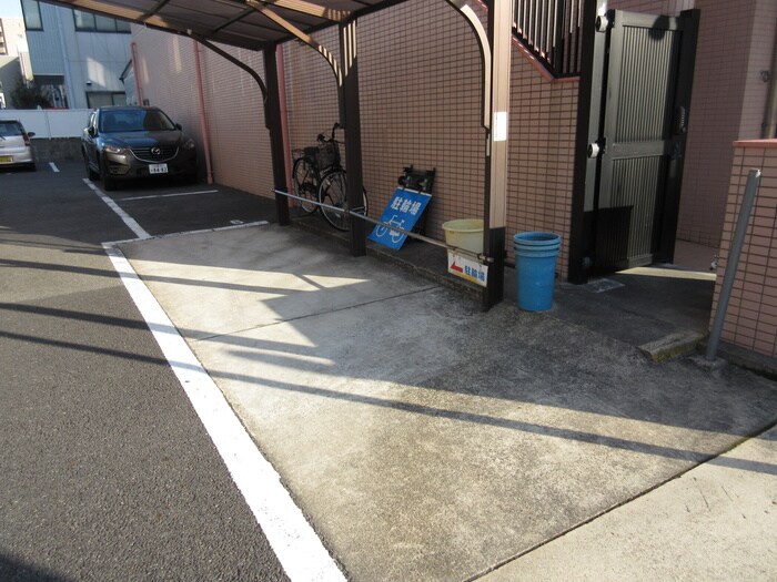 物件外観写真5　(駐輪場)