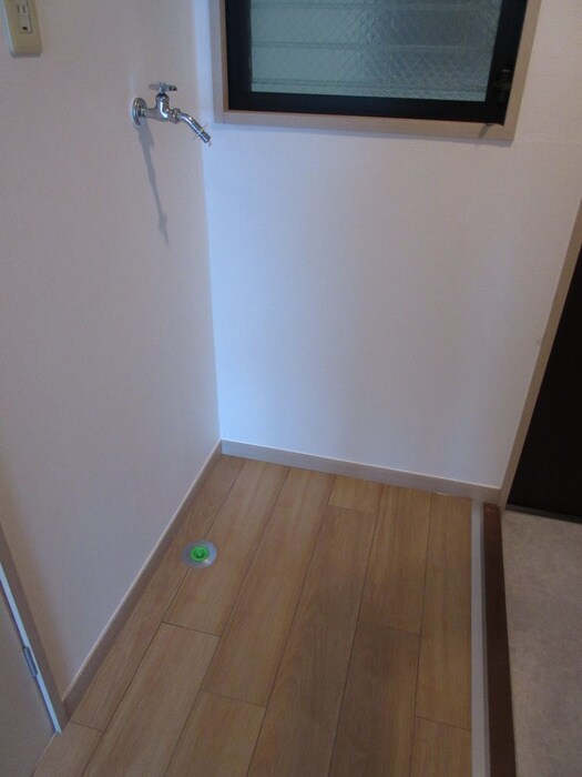 物件内観写真13　(洗濯機置場)