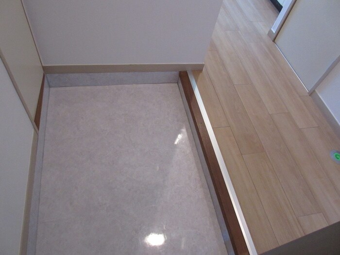 物件内観写真18　(玄関)