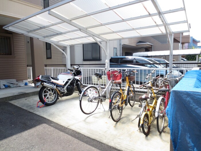 物件外観写真3　(駐輪場)