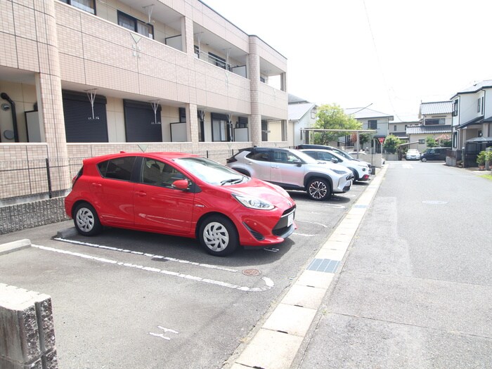 物件外観写真3　(駐車場)