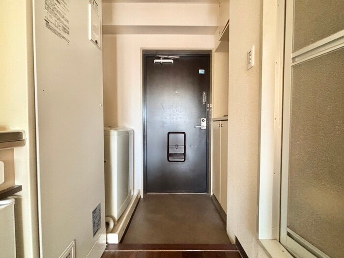 物件内観写真16　(玄関)