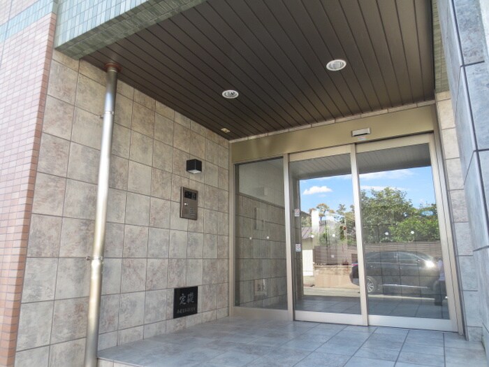 物件外観写真2　(エントランス部分)