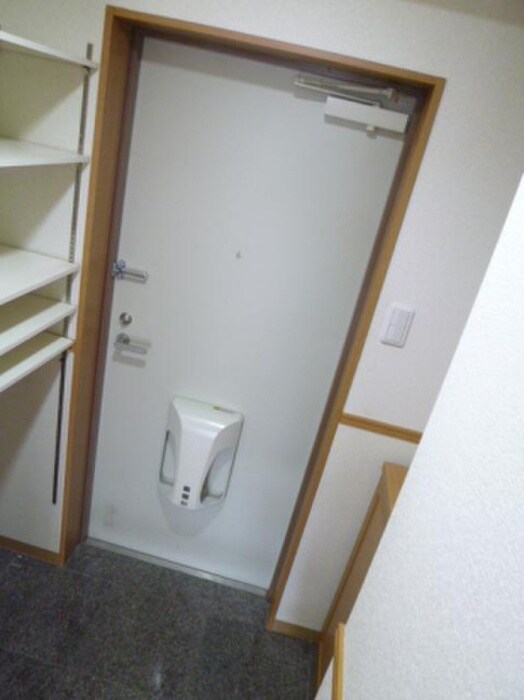 物件内観写真12　(玄関)