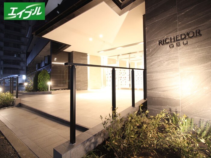 物件外観写真3　(駐車場)