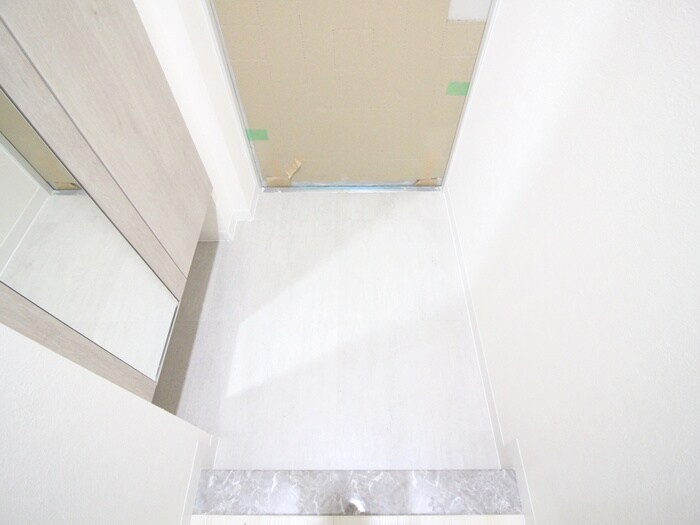 物件内観写真16　(玄関)
