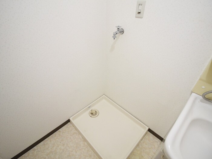 物件内観写真15　(洗濯機置場)