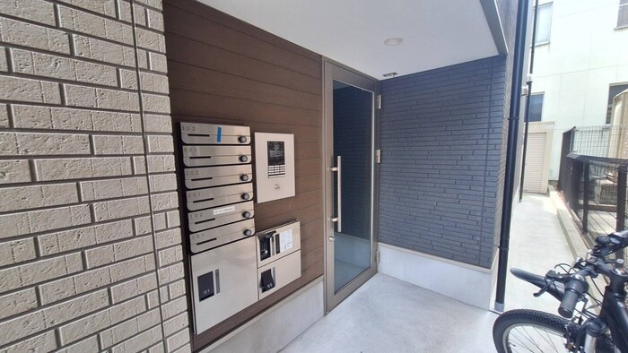 物件外観写真5　(エントランス部分)