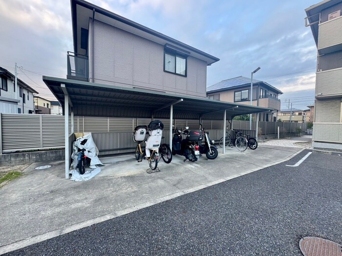 物件外観写真5　(駐輪場)