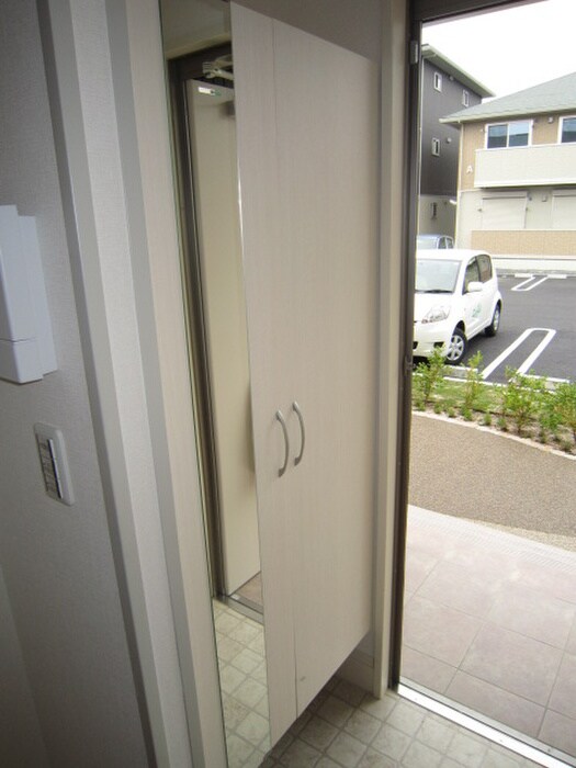 物件内観写真22　(玄関)