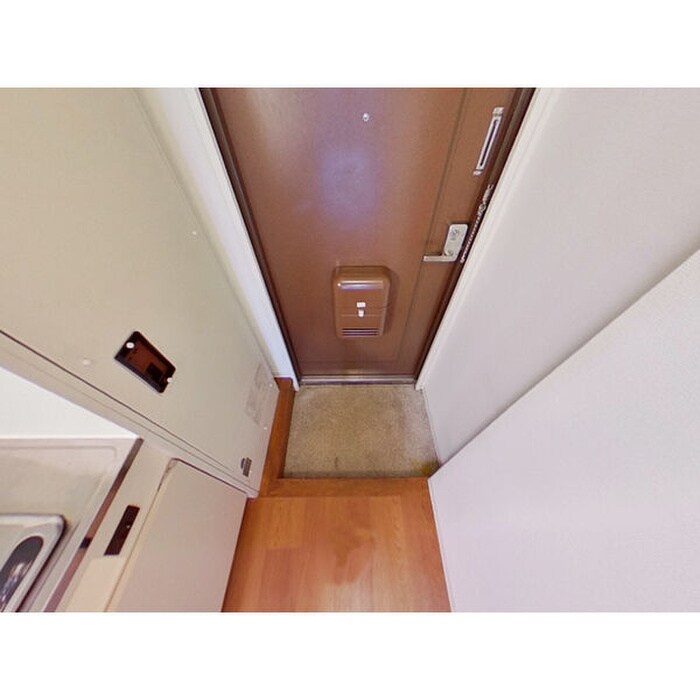 物件内観写真7　(玄関)