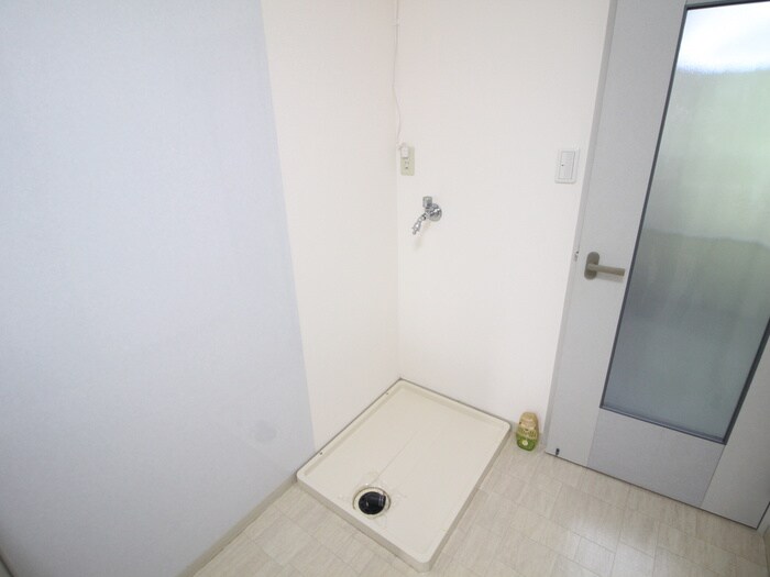 物件内観写真14　(洗濯機置場)