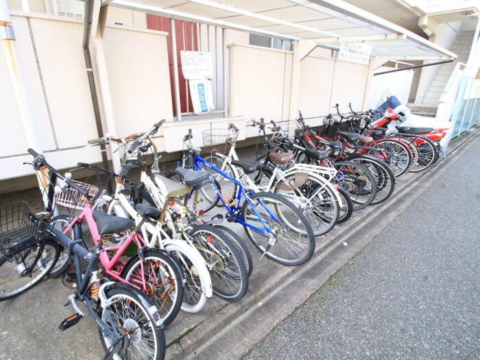 物件外観写真4　(駐輪場)