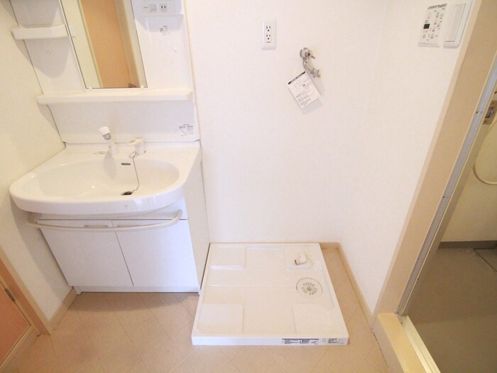 物件内観写真13　(洗濯機置場)