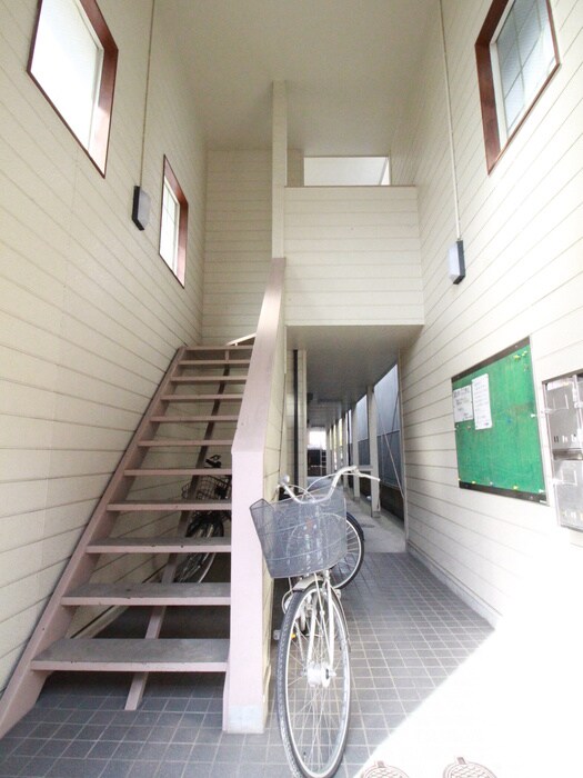 物件外観写真2　(エントランス部分)