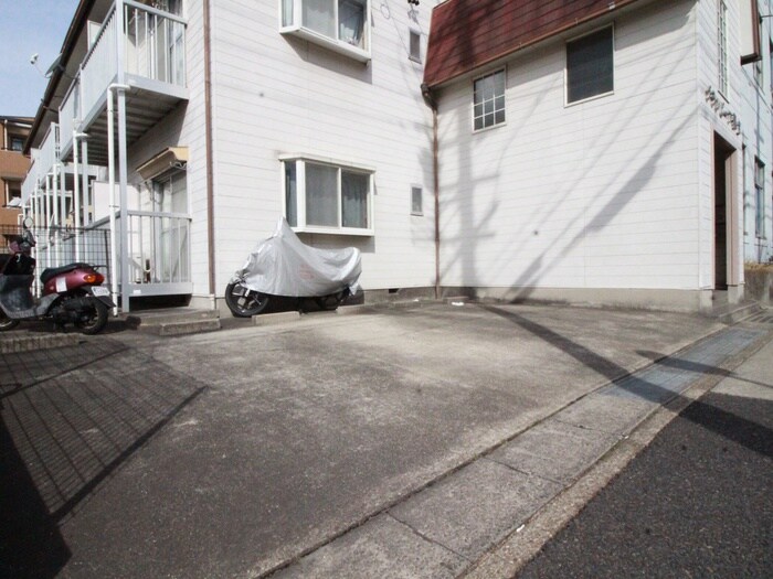 物件外観写真3　(駐車場)