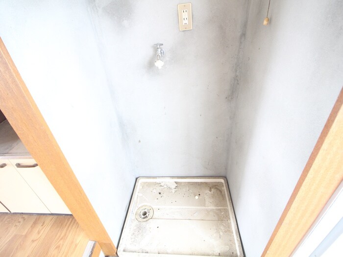 物件内観写真13　(洗濯機置場)