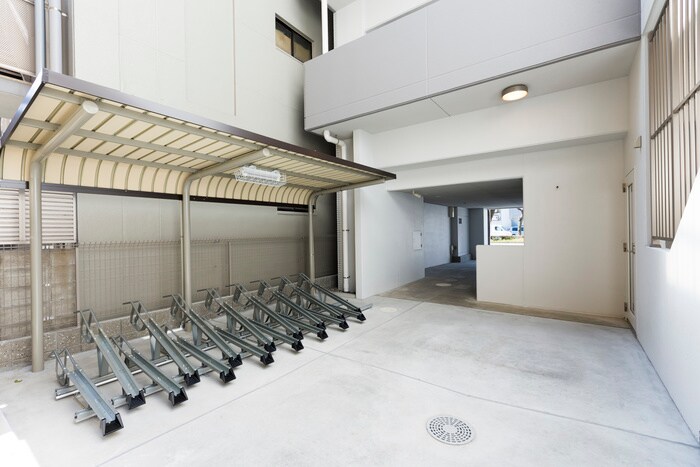 物件外観写真4　(駐輪場)