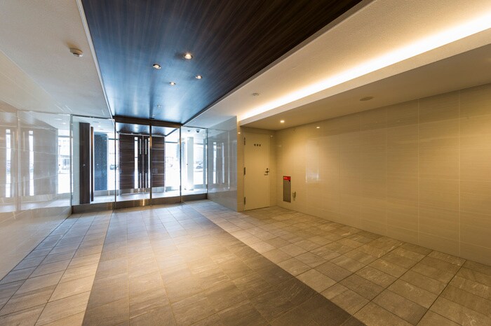 物件外観写真5　(エントランス部分)