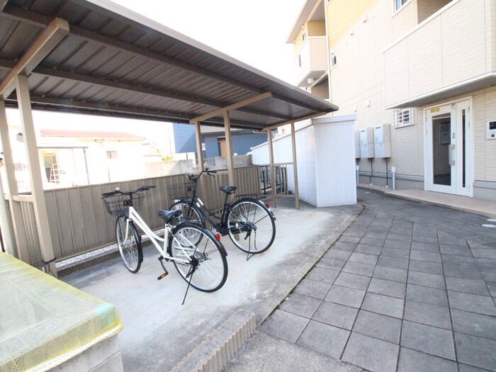 物件外観写真3　(駐輪場)