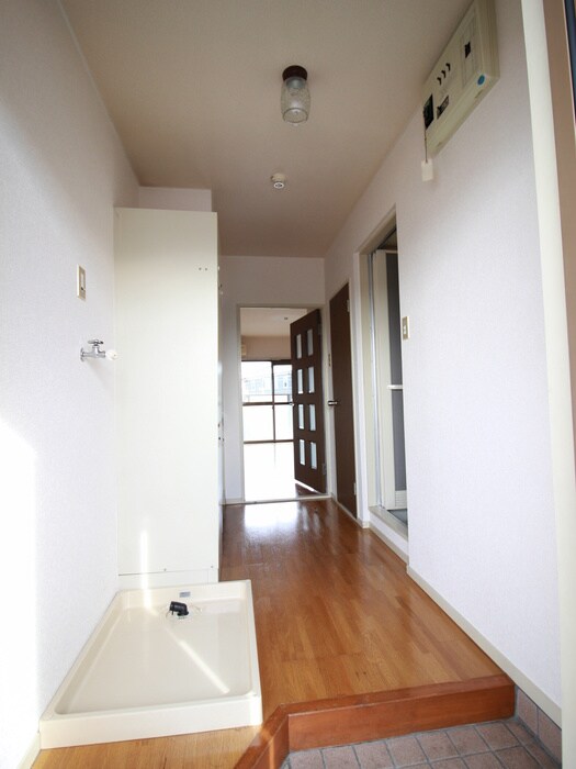 物件内観写真7　(玄関)