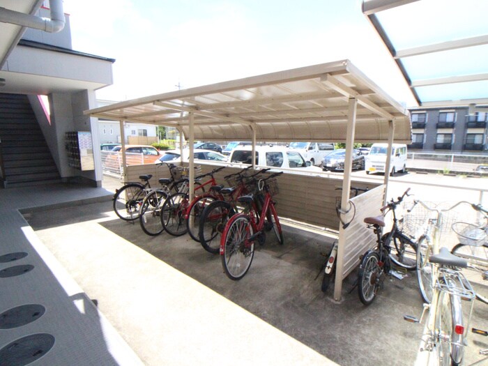 物件外観写真3　(駐輪場)