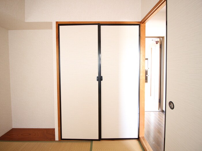 物件内観写真12　(収納)