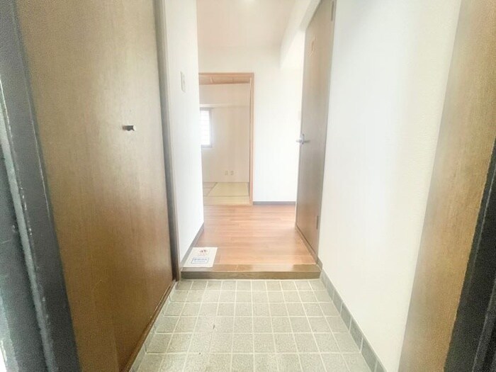 物件内観写真13　(玄関)