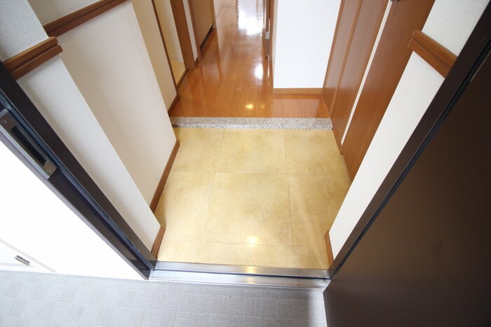 物件内観写真14　(玄関)