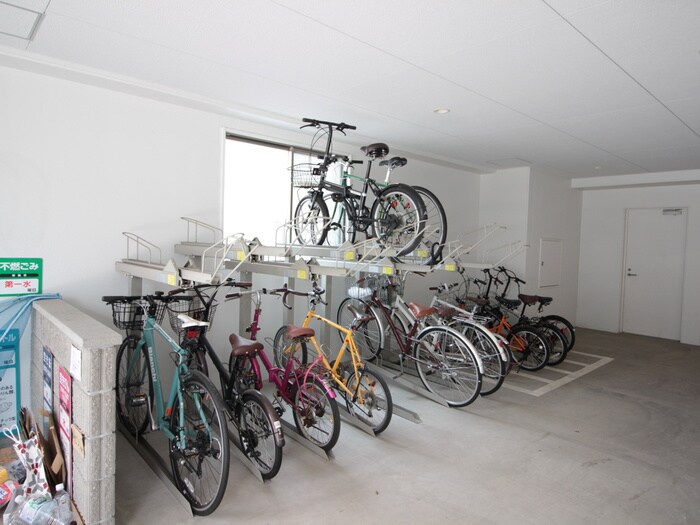 物件外観写真6　(駐輪場)