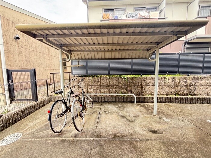 物件外観写真5　(駐輪場)