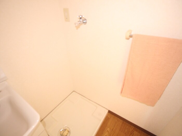 物件内観写真15　(洗濯機置場)