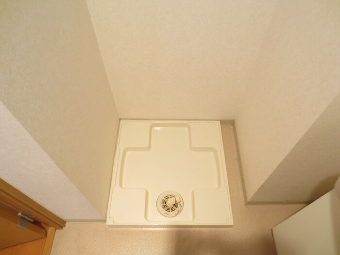 物件内観写真11　(洗濯機置場)