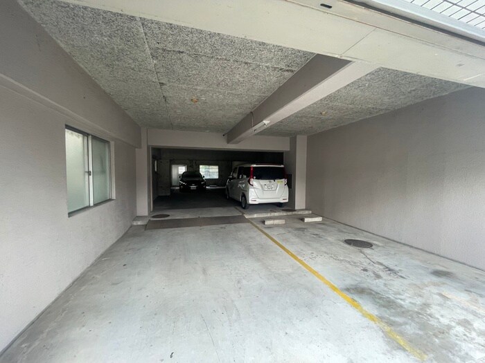 物件外観写真5　(駐車場)