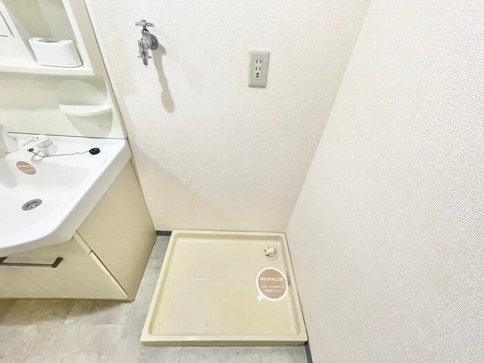 物件内観写真16　(洗濯機置場)