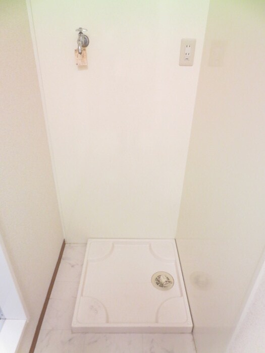 物件内観写真11　(洗濯機置場)