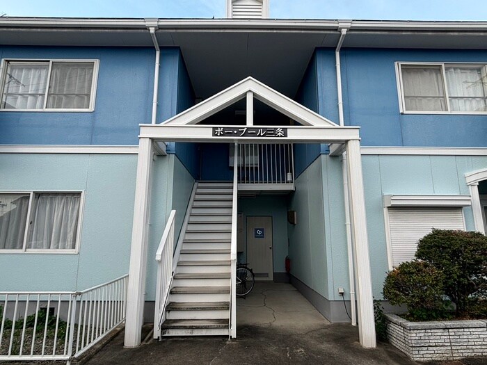 物件外観写真3　(エントランス部分)