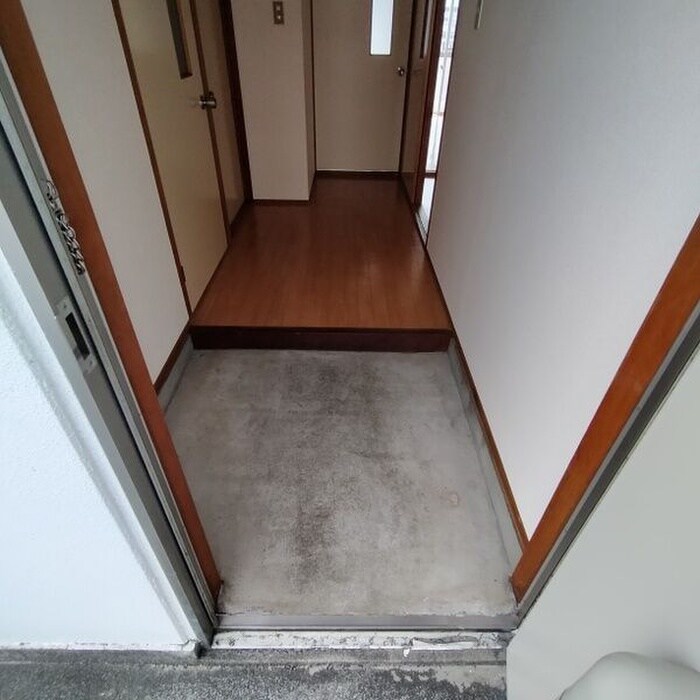 物件内観写真6　(玄関)