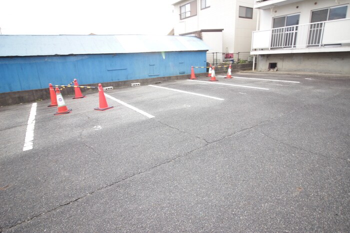物件外観写真5　(駐車場)