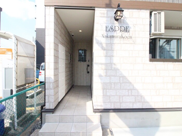 物件外観写真4　(エントランス部分)