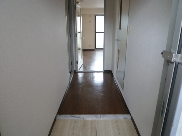 物件内観写真14　(玄関)