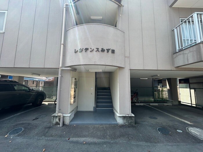 物件外観写真5　(エントランス部分)