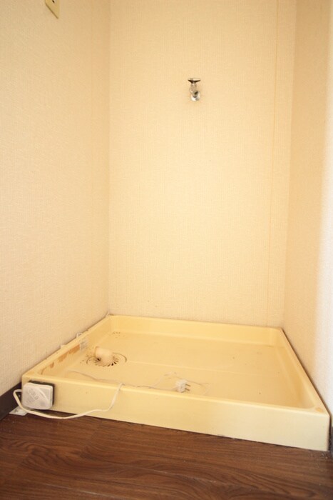 物件内観写真14　(洗濯機置場)