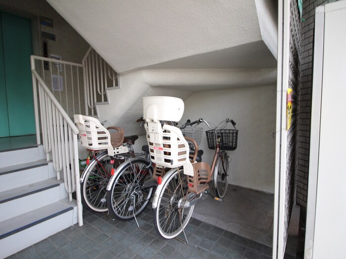 物件外観写真6　(駐輪場)